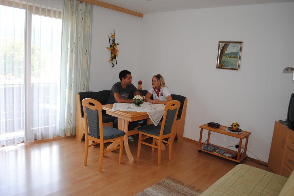 Gaestehaus Lindermuth Presseggersee Room photo